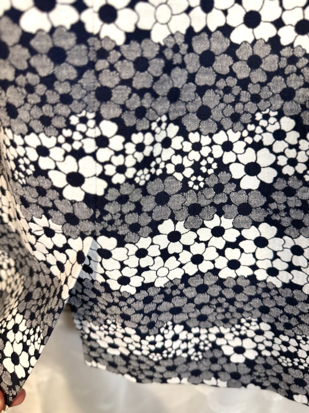 Karl Lagerfeld Paris Black White Floral Sheath Dress Size 8 Chic Career Classic - Picture 11 of 15